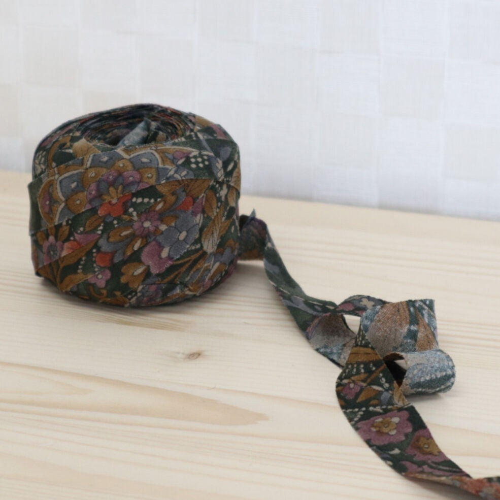 Dark greenish brown, Sarasa pattern (Y00000583)