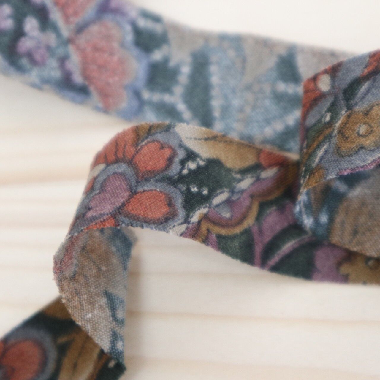 Dark greenish brown, Sarasa pattern (Y00000583)