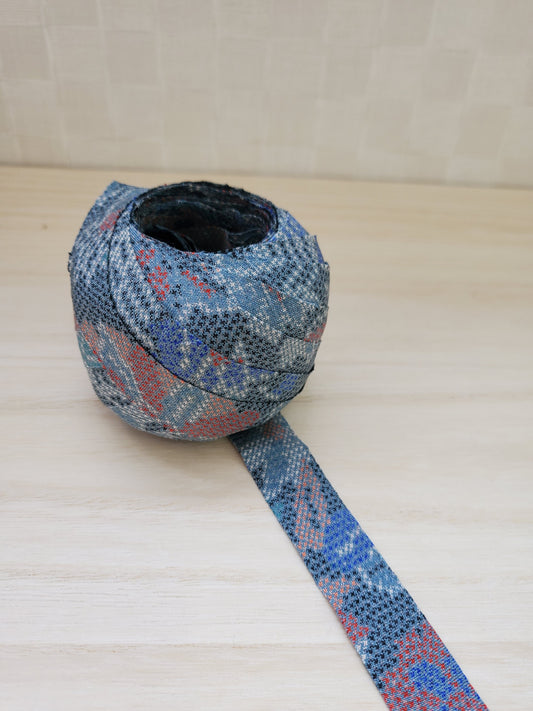 bluish gray with pink, red, and blue patterns (YY00005005)