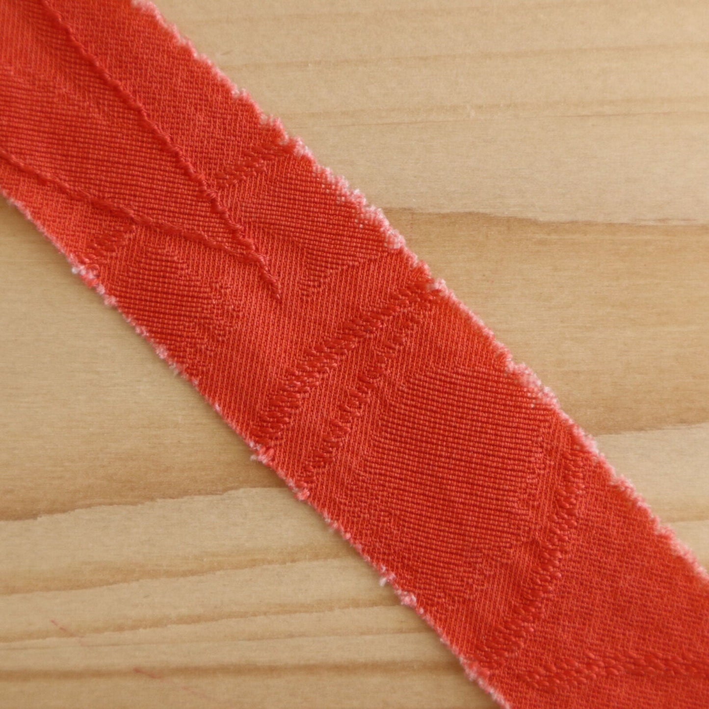 Vermilion with white pattern (Y00010181)