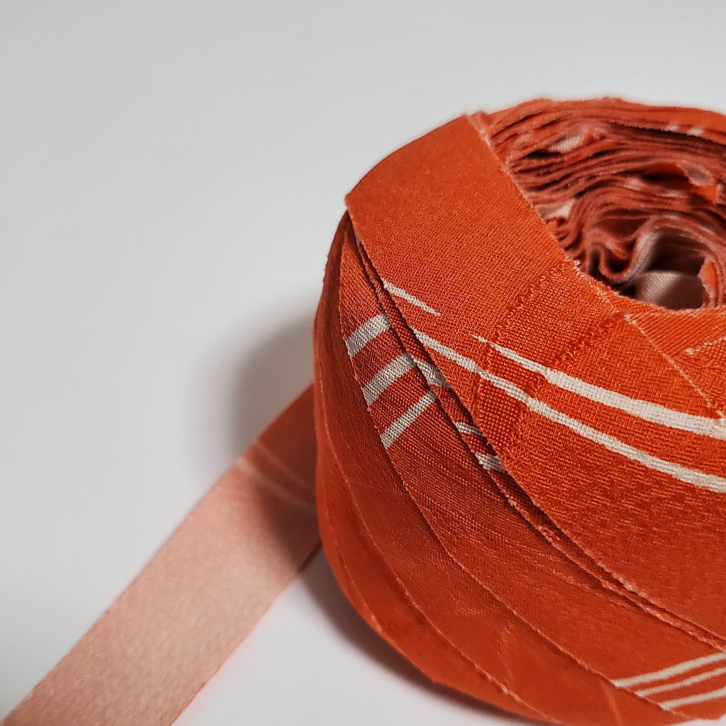 Vermilion with white pattern (Y00010181)