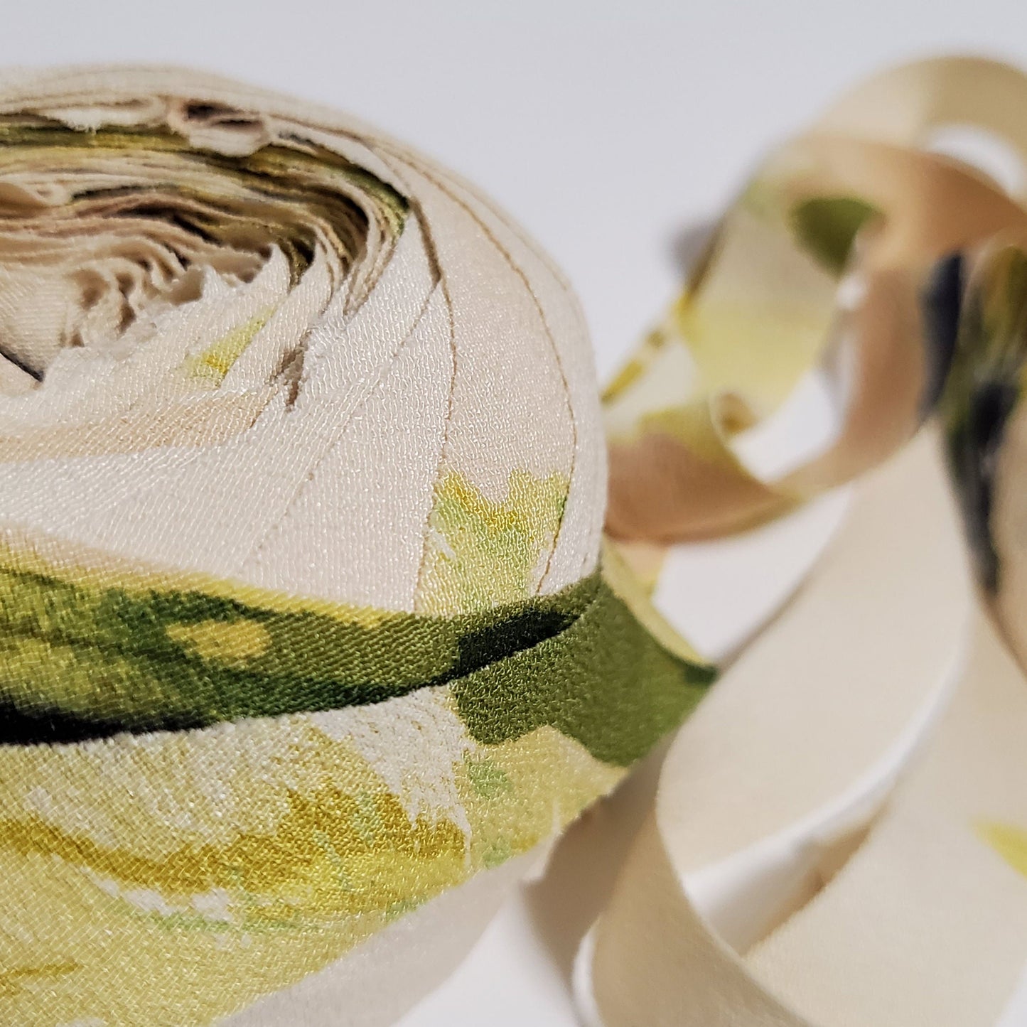 Light yellowish beige with yellow and green flower pattern (Y00010194)