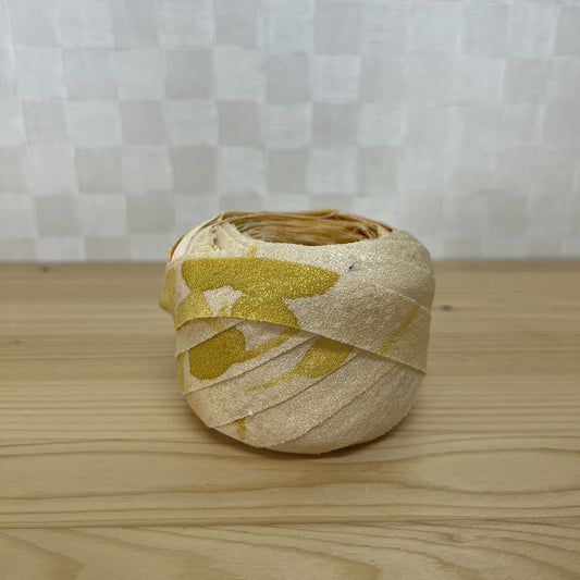 Egg color (pale yellow) with partially yellow floral pattern/crepe (Y02003077)