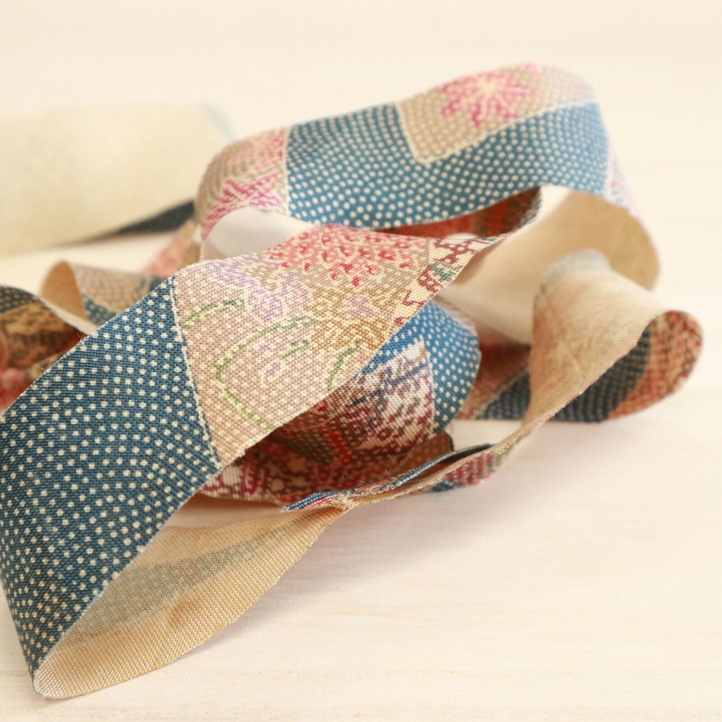 Light brown ground paper pattern Komon crepe (YY02008015)