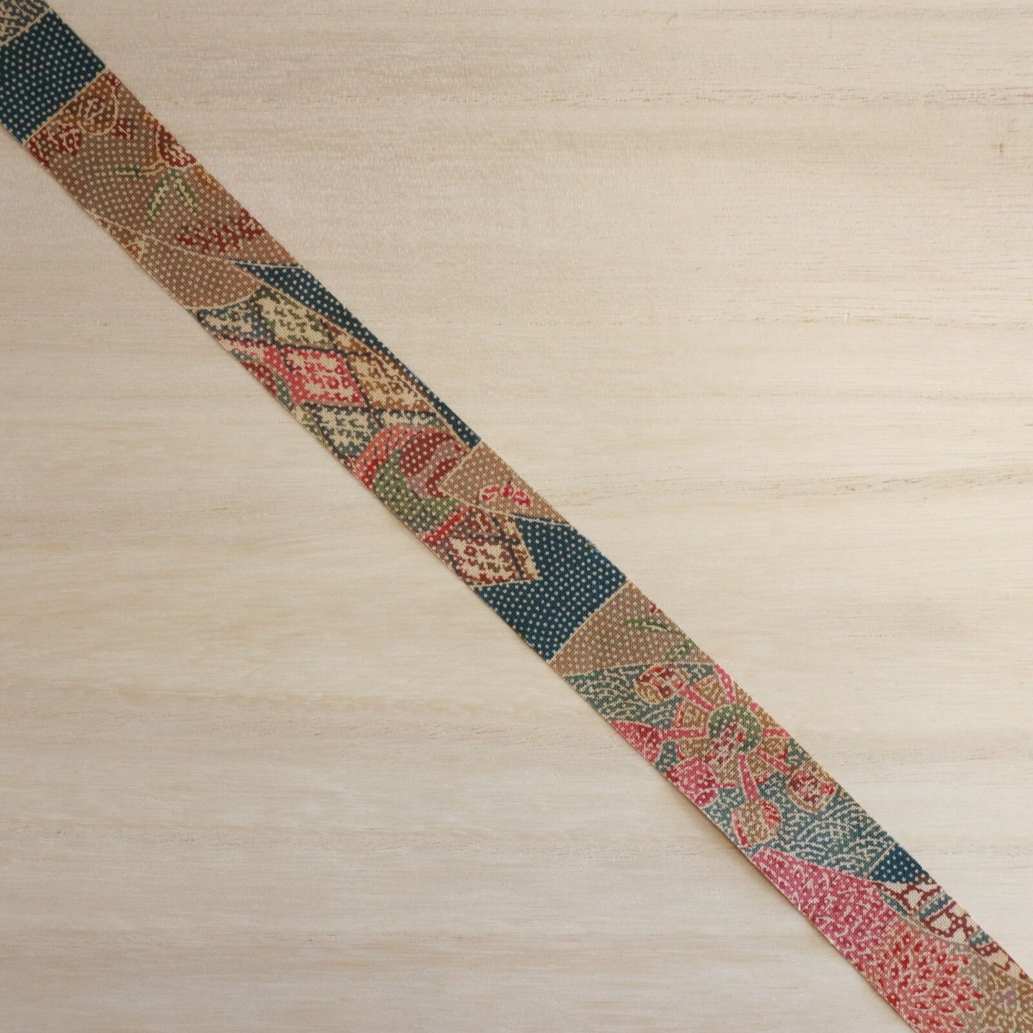 Light brown ground paper pattern Komon crepe (YY02008015)