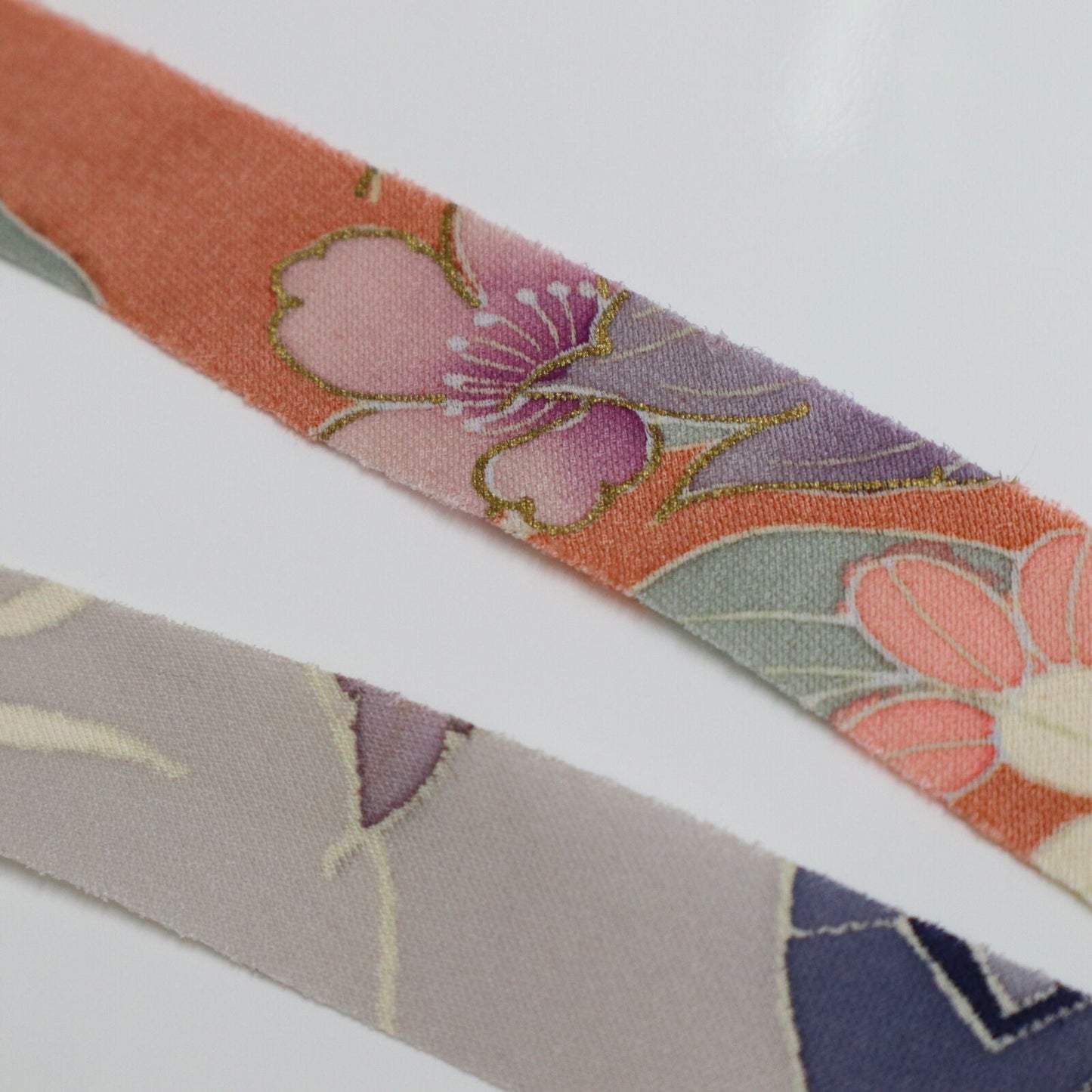 Pale pink tsukesage with chrysanthemums, peonies, and other flowers and a drum design, pure silk (Y02008072)