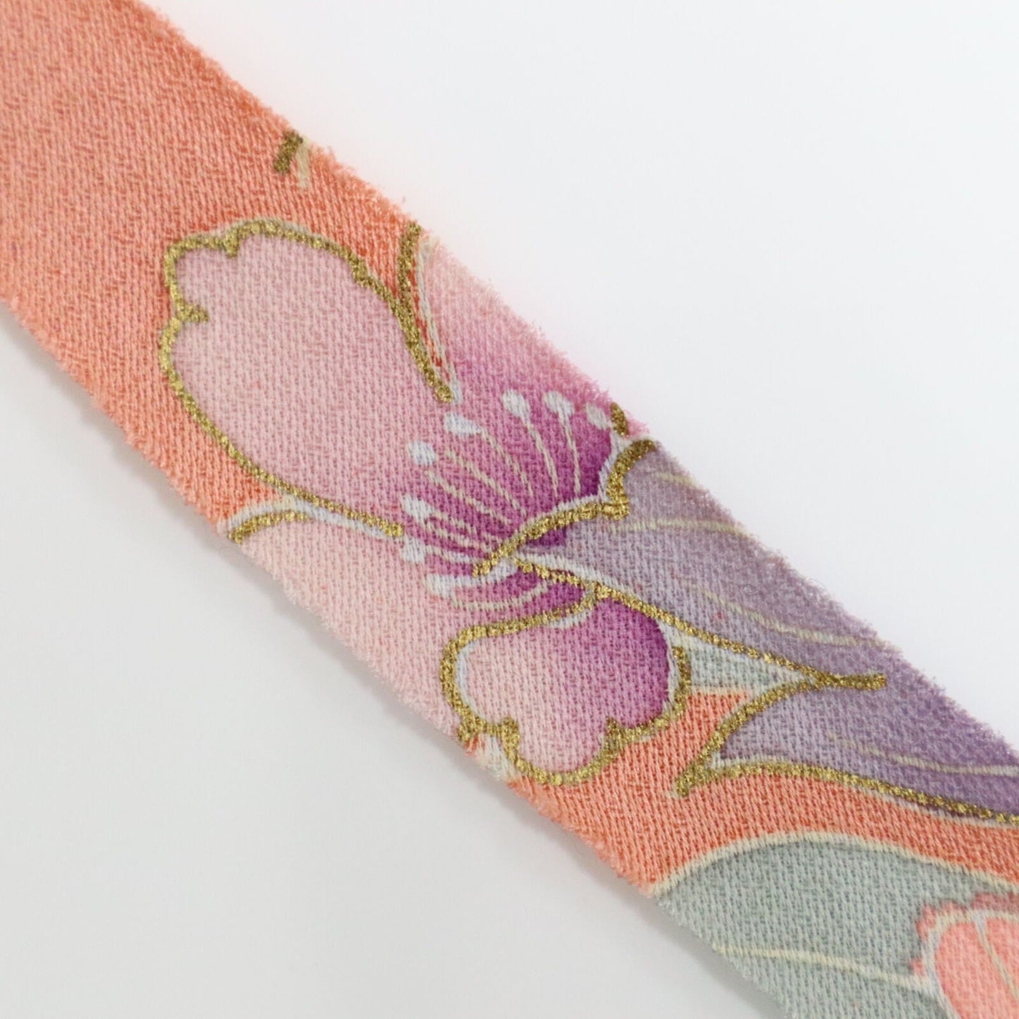 Pale pink tsukesage with chrysanthemums, peonies, and other flowers and a drum design, pure silk (Y02008072)