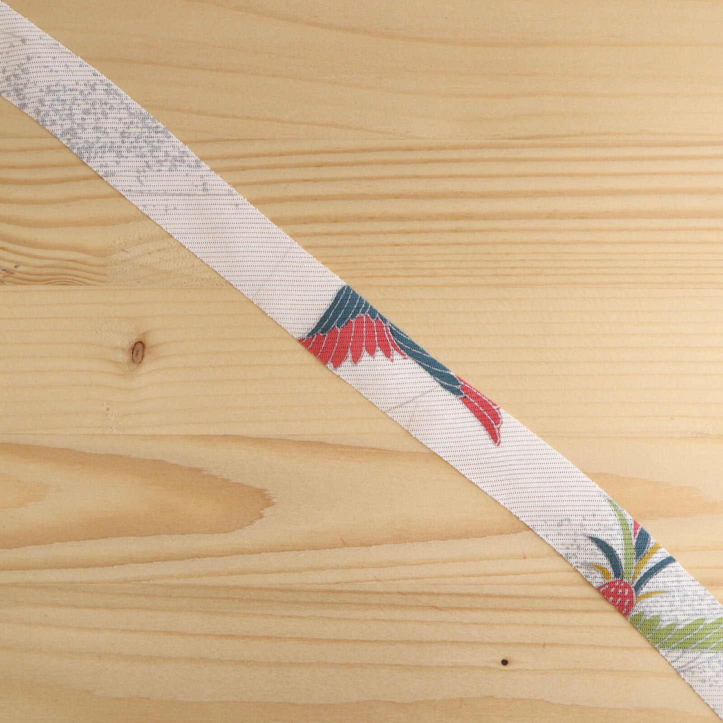 Phoenix and silver mist on white ground, dew grass, silk (YY02008103)