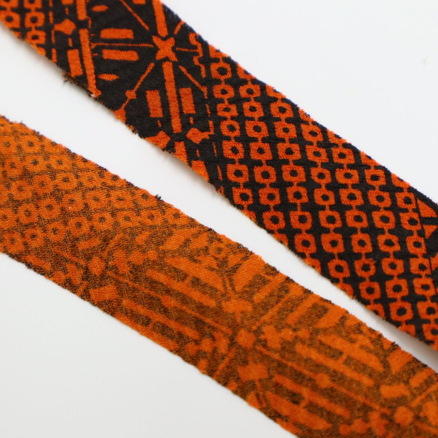 Orange pique and rhombus pattern on black, crepe (Y02009109)
