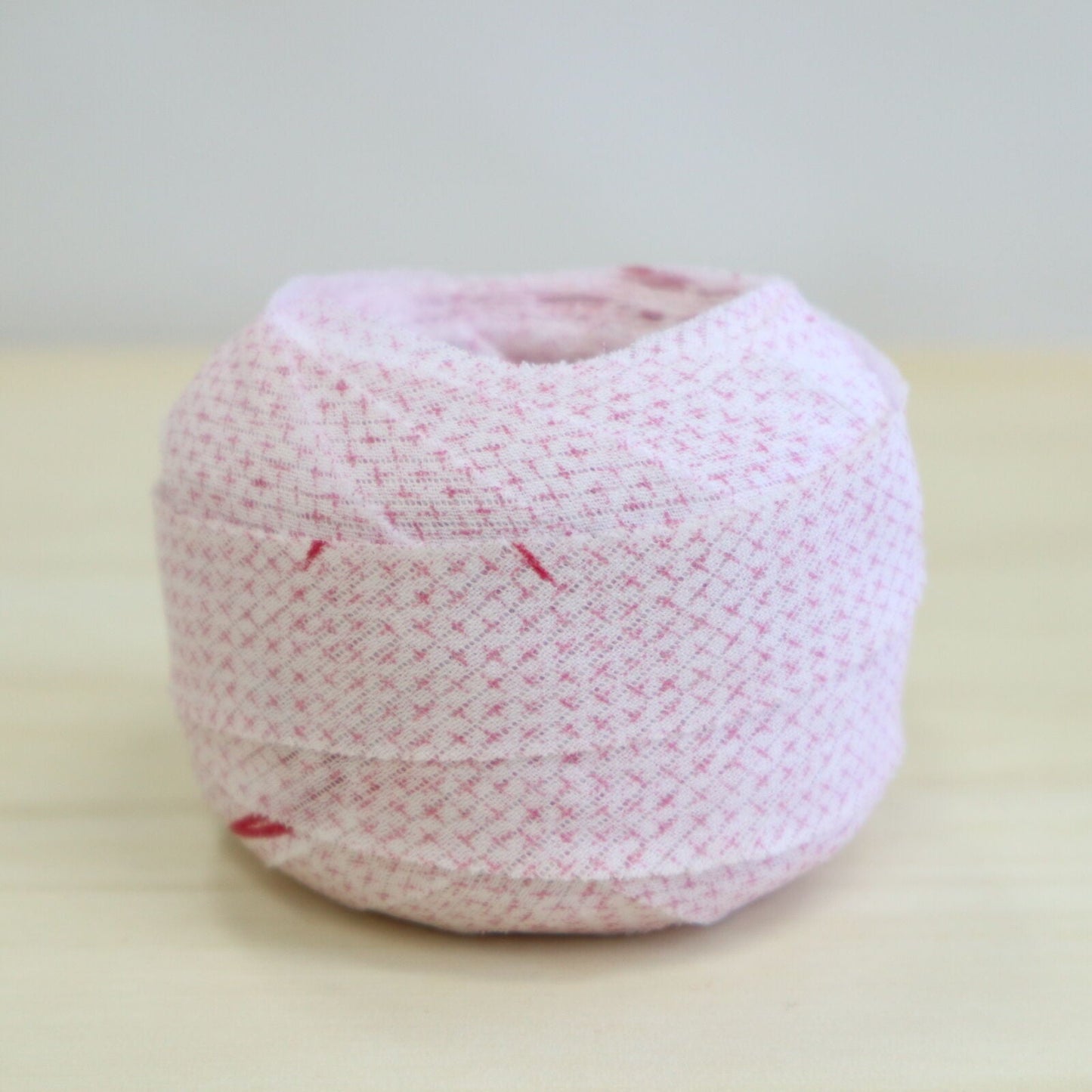 Kasuri pattern on white background (Y02010008)