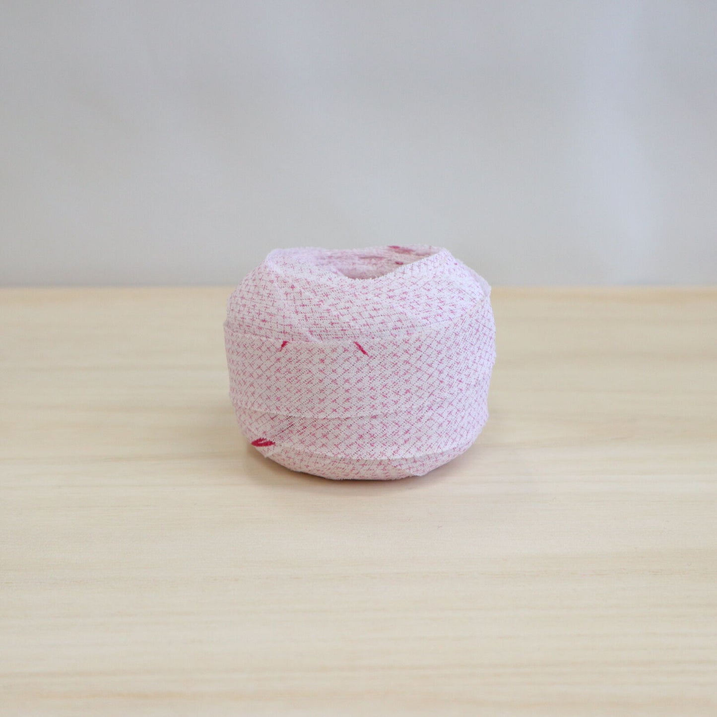 Kasuri pattern on white background (Y02010008)