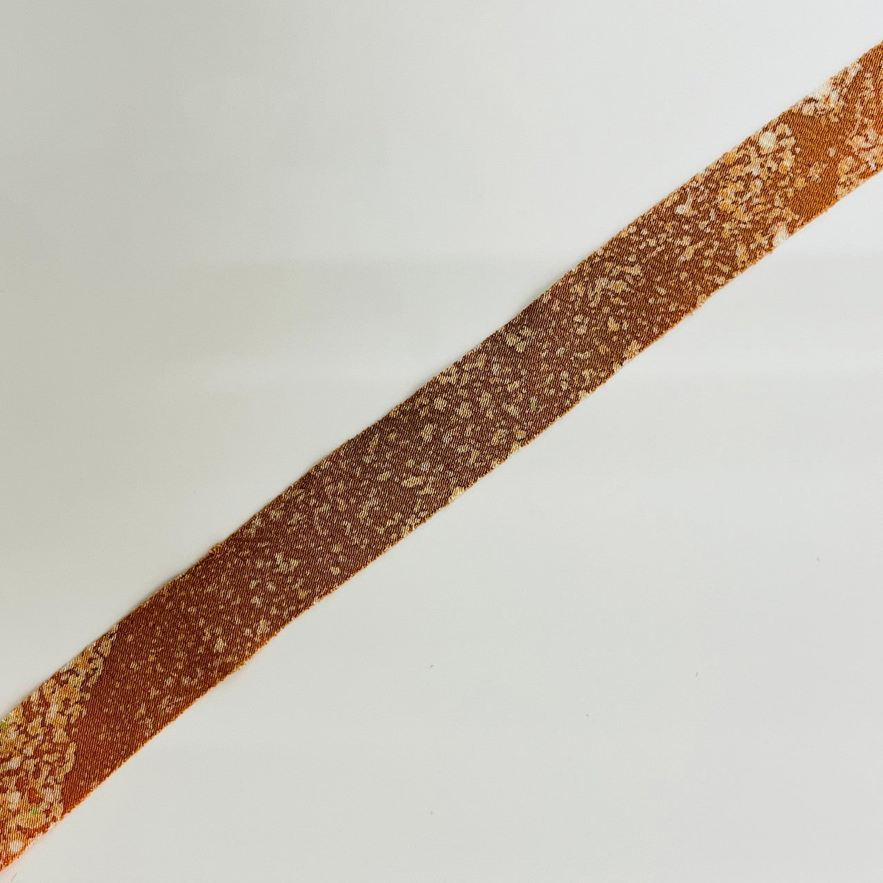 Pale orange with green and brown gradation, crepe (Y02003029)