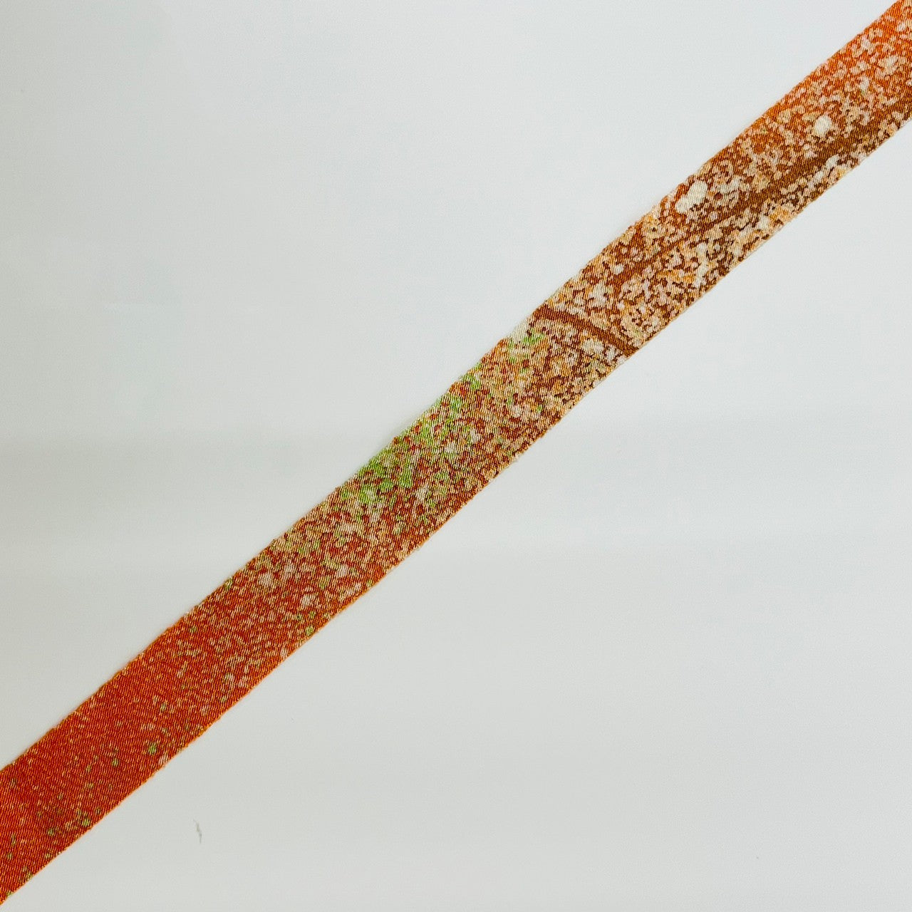 Pale orange with green and brown gradation, crepe (Y02003029)