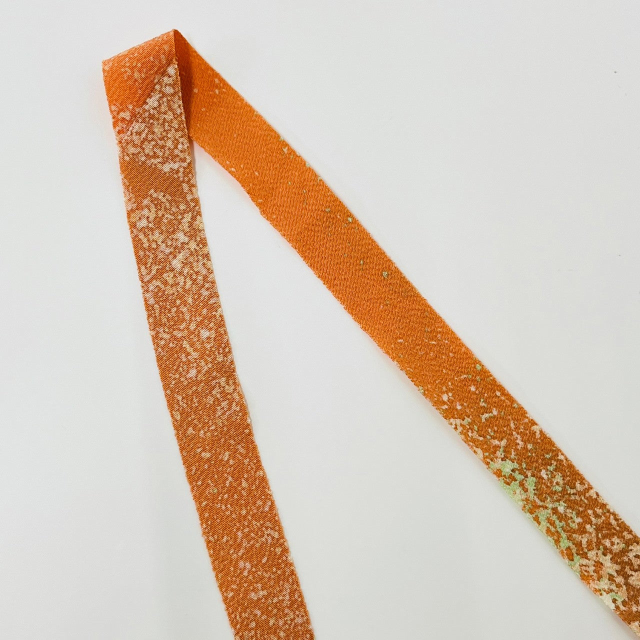 Pale orange with green and brown gradation, crepe (Y02003029)