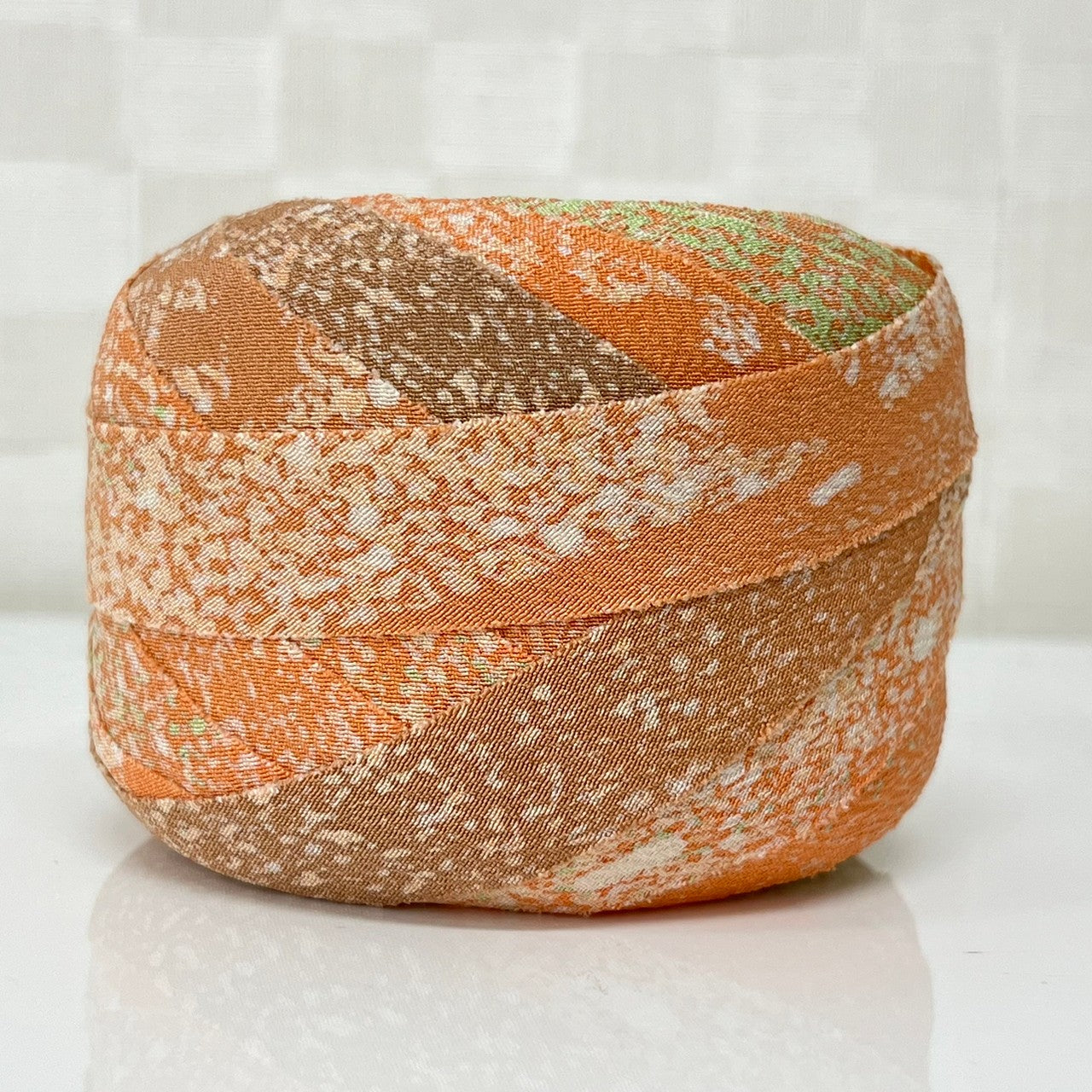 Pale orange with green and brown gradation, crepe (Y02003029)