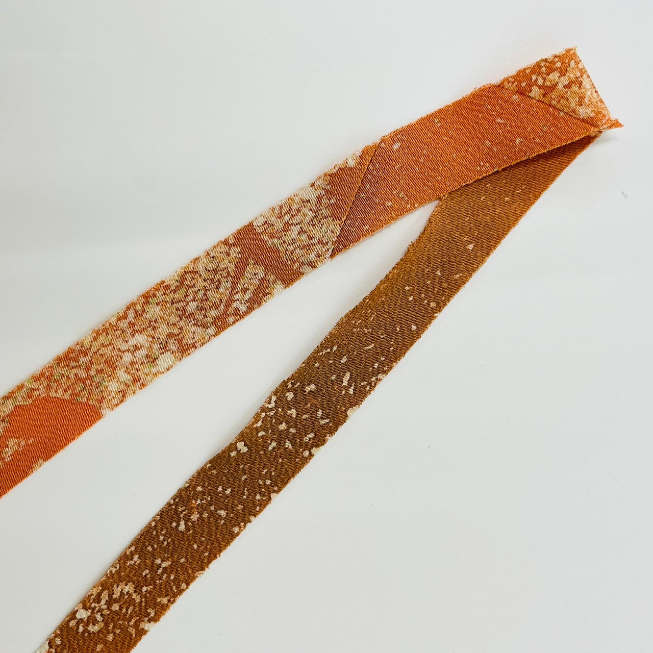 Pale orange with green and brown gradation, crepe (Y02003029)